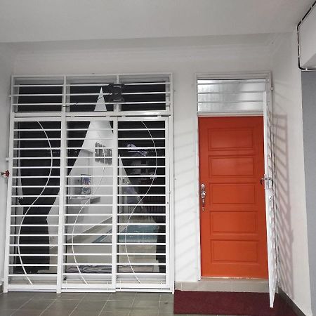 Bb D'Velodrom Homestay Dungun Extérieur photo